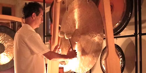 Gongbad & Ritual der inneren Kraft in Wien mit Gong - Meister Slawomir S\u00f3wka & friends