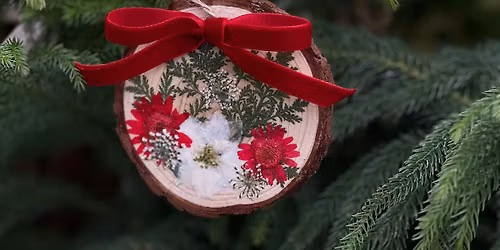 DIY Holiday Dried Floral Frames and Ornament Wood Slice \ud83c\udf84\u2728\u2764\ufe0f