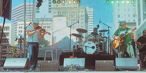 We Three Kings Tour with a Pinch of Holiday Spirit