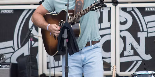 Riley Green with Randy Houser, Kashus Culpepper and Hannah McFarland