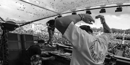 \u00d6wnboss in New York