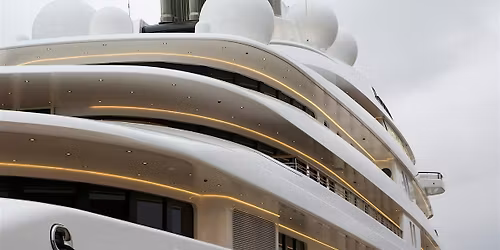 M**der on the high seas