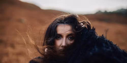 NESSI GOMES I R\u012bga