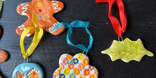 Christmas Decorations@ Espressbros Ashford (1)