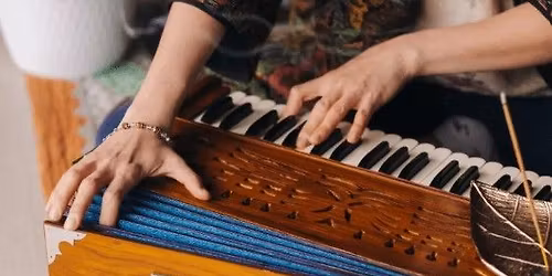 SATSANG - mediter og chant i lag med oss!