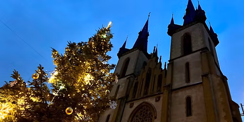 Rozsv\u00edcen\u00ed v\u00e1no\u010dn\u00edho stromu na Strossmayerov\u011b n\u00e1m\u011bst\u00ed