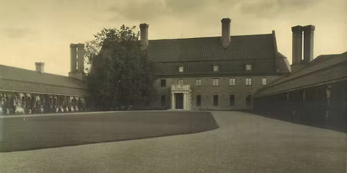 Aamiainen ja opastettu kierros