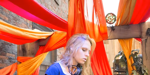 Nora En Pure