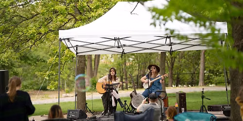 Maddi Warren duo at Lindwedel Winery