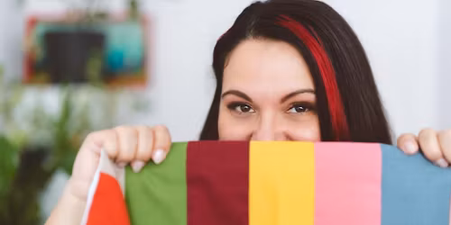 SZ\u00cdNT\u00dcK\u00d6R- sz\u00ednes \u00f6nismereti workshop