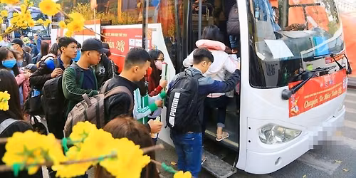 V\u1ec1 qu\u00ea \u0103n T\u1ebft