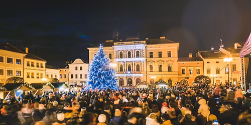 Adventn\u00ed Lan\u0161kroun 2025 | Rozsv\u00edcen\u00ed v\u00e1no\u010dn\u00edho stromu