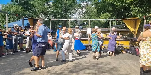 Polskor och gammeldans med Stockholm spelmansgille
