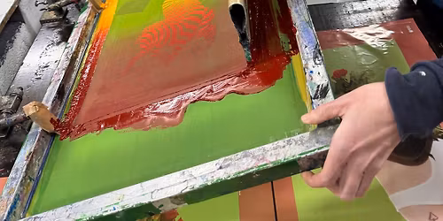 Initiation \u00e0 la s\u00e9rigraphie sur papier.