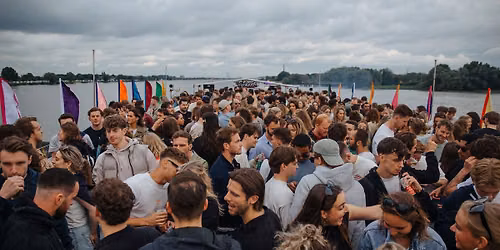 Vrijmiboot Nijmegen — Waalkade 100, 6511 Nijmegen, Nederland