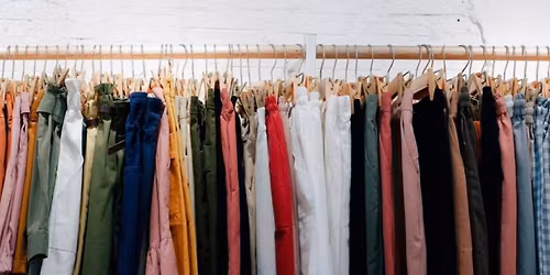 Kl\u00e4dshopping och kakbuff\u00e9 med S\u00f6ndsvalls damer \ud83d\udc55