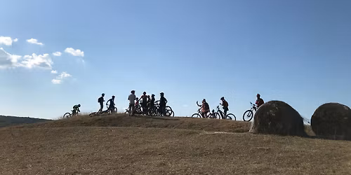 Vara pe Colinele Transilvaniei, pe eBike: exploram Via Transilvanica, Viscri, Mesendorf & Sapartoc