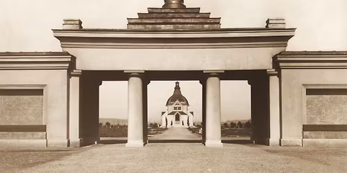 Toulky po zanikl\u00e9m \u00fast\u0159edn\u00edm h\u0159bitov\u011b v Moravsk\u00e9 Ostrav\u011b (komentovan\u00e1 vych\u00e1zka)