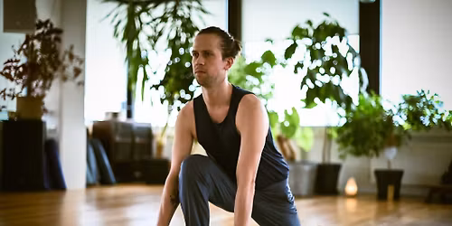 Komdu \u00ed Yoga, ma\u00f0ur! N\u00e1mskei\u00f0 fyrir karlmenn me\u00f0 Stef\u00e1ni Atla