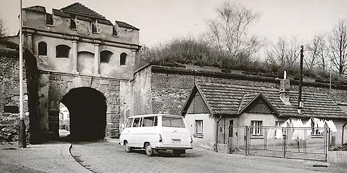 S Vy\u0161ehradsk\u00fdm jezdcem kolem Boti\u010de