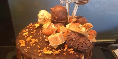 Ganache & Drip Cake