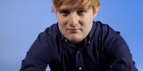 Tom White perfoms Lewis Capaldi, Ed Sheeran & George Ezra