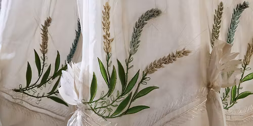 Pukuaarteita kokoelmista -opastus