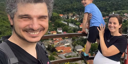 Csal\u00e1di totyog\u00f3s t\u00fara a Szarvask\u0151i-v\u00e1rromhoz & j\u00e1tsz\u00f3terez\u00e9s \ud83c\udff0 (1,5 km)