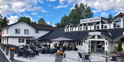 Rebusl\u00f8p, standup og sommerfest