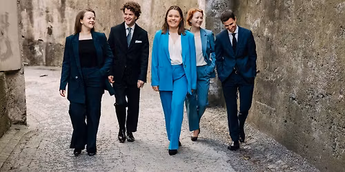 P\u00e5 jorda - Fred og glede. Konsert med Early Voices