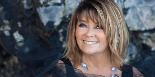 Wenche Myhre med Asker Storband