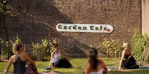 YOGA-BRUNCH AU GARDEN CAFE 