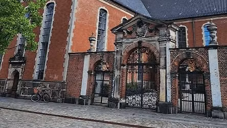 Kom behind the scenes i Holmens Kirke