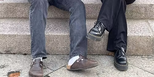 Anaya og Frederik spiller i byens butikker