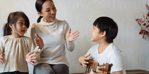 he Colour Lab: Beginners Family Ukulele