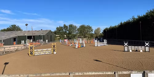Outdoor Evening Clear round is back !
