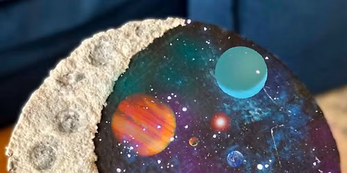 STEP-BY-STEP KIDS ROUND TEXTURED MOON PAINTING WORKSHOP