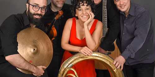 Eszter-l\u00e1nc j\u00f3tt\u00e9konys\u00e1gi koncert a Mikul\u00e1sgy\u00e1rban