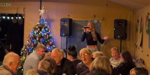 Eloise Cole live at The Pearl and Oyster with her Xmas show