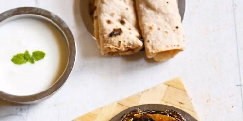 Chappati + Begun Bhaja + Raita (Allen voor vrouwen)