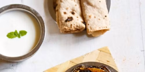 Chappati + Begun Bhaja + Raita (Allen voor vrouwen)