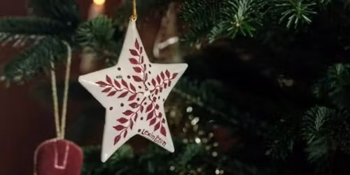 Julmarknad och loppis i Ladug\u00e5rdens Pub och Sal