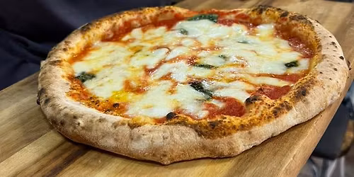 BETELT!N\u00e1polyi pizzak\u00e9sz\u00edt\u0151 workshop Mayer Zolival