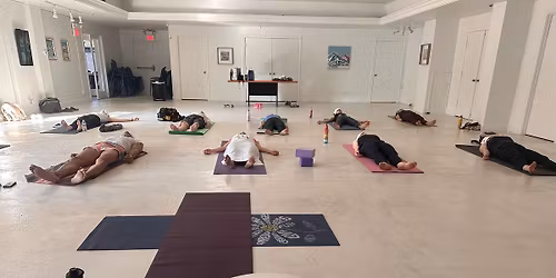 Cours de yoga en fran\u00e7ais + m\u00e9ditation sonore 