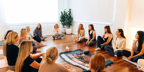 Womens Christmas Circle