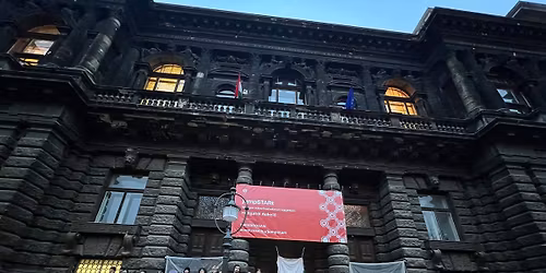 A NEM AZ NEM!- 10 perc n\u00e9ma csend a Corvinus el\u0151tt