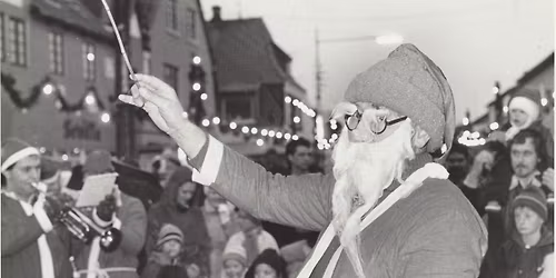 M\u00e5nedens historie - 100 \u00e5rs jul i Skagen, historiske glimt i ord og billeder