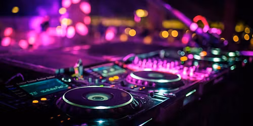 \ud83e\udea9\ud83c\udfb6 DJ VEE \ud83c\udfb6\ud83e\udea9