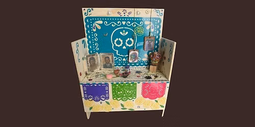 El D\u00eda de Los Muertos Alters