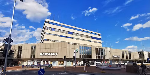 Flohmarkt im ehemaligen Karstadt Harburg